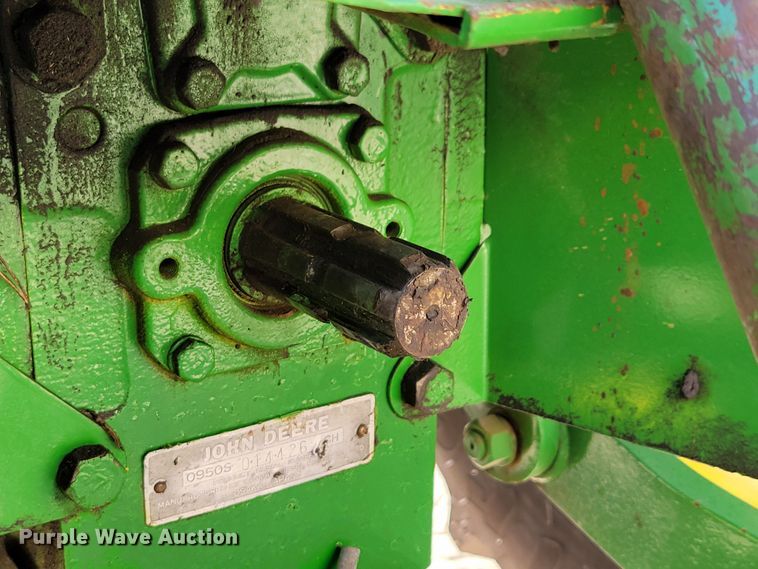 image for item JZ9119 1980 John Deere 950  tractor