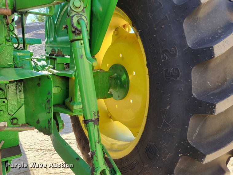 image for item JZ9119 1980 John Deere 950  tractor