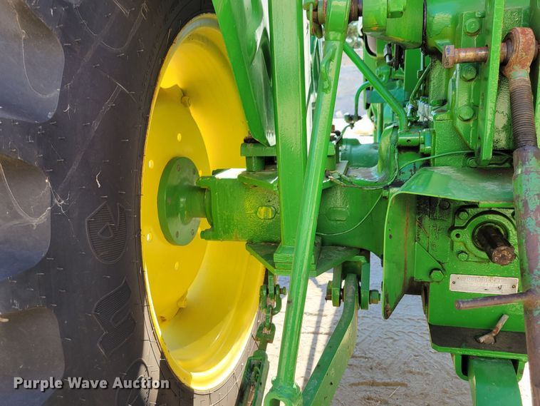 image for item JZ9119 1980 John Deere 950  tractor