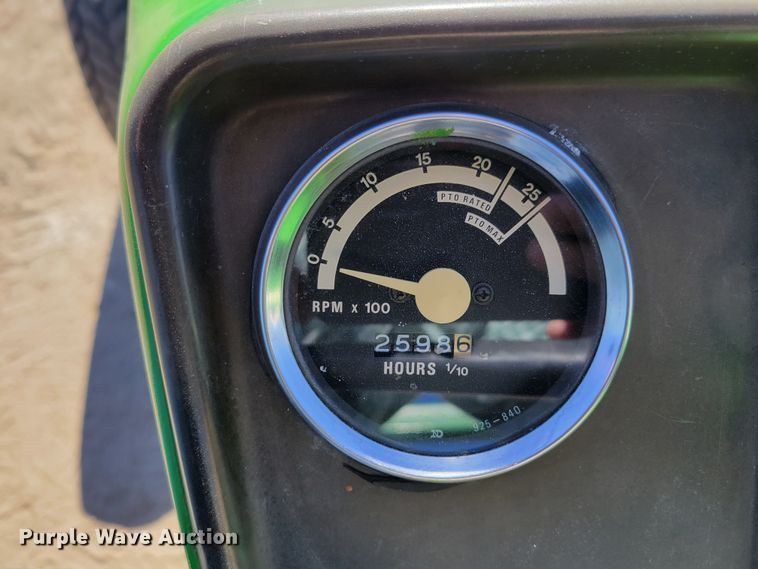 image for item JZ9119 1980 John Deere 950  tractor