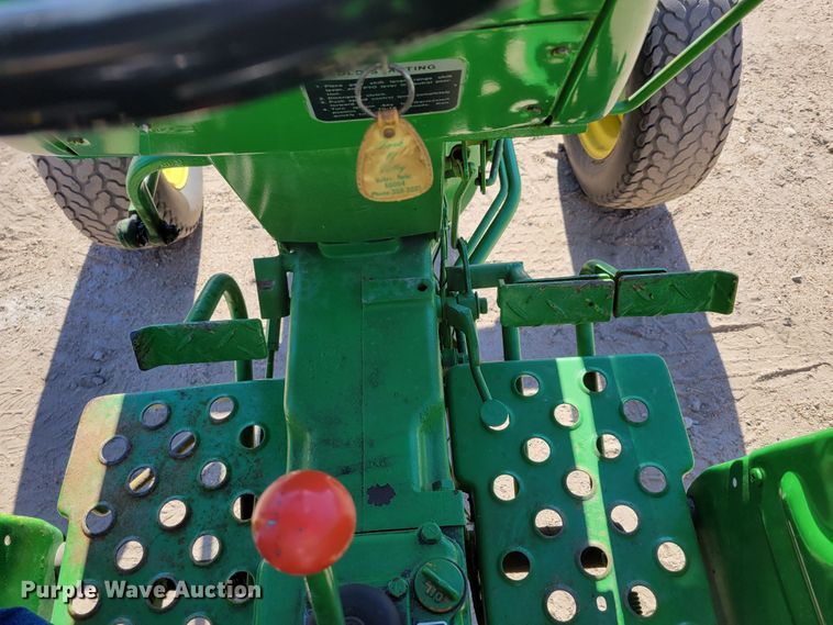 image for item JZ9119 1980 John Deere 950  tractor