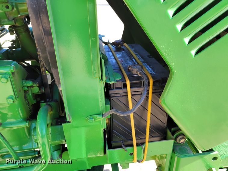 image for item JZ9119 1980 John Deere 950  tractor