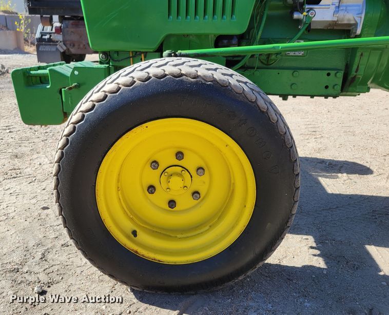 image for item JZ9119 1980 John Deere 950  tractor