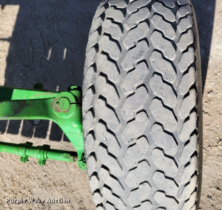 image for item JZ9119 1980 John Deere 950  tractor