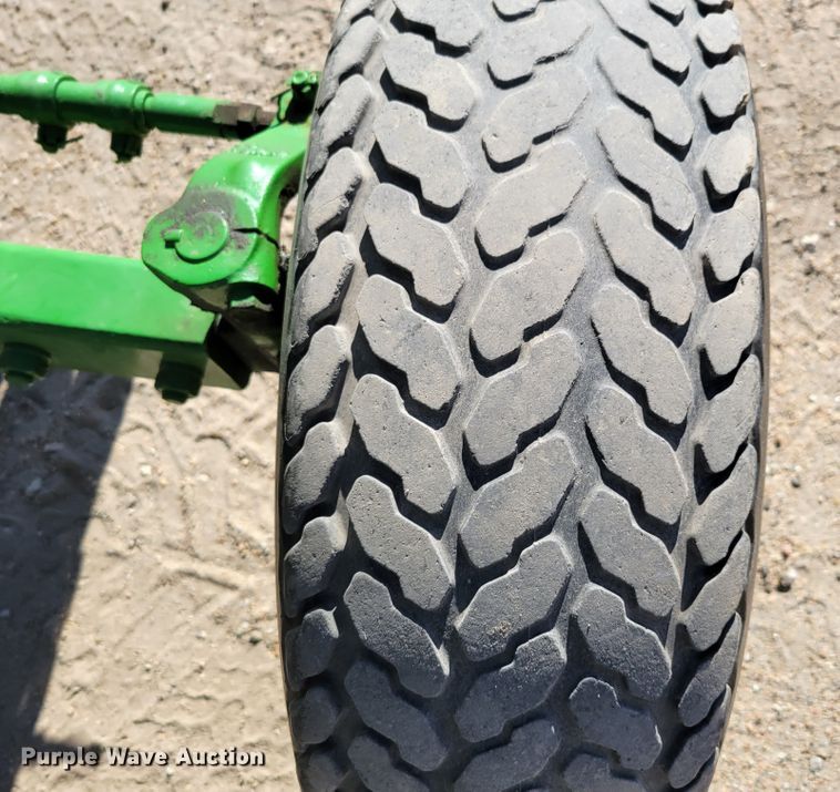 image for item JZ9119 1980 John Deere 950  tractor