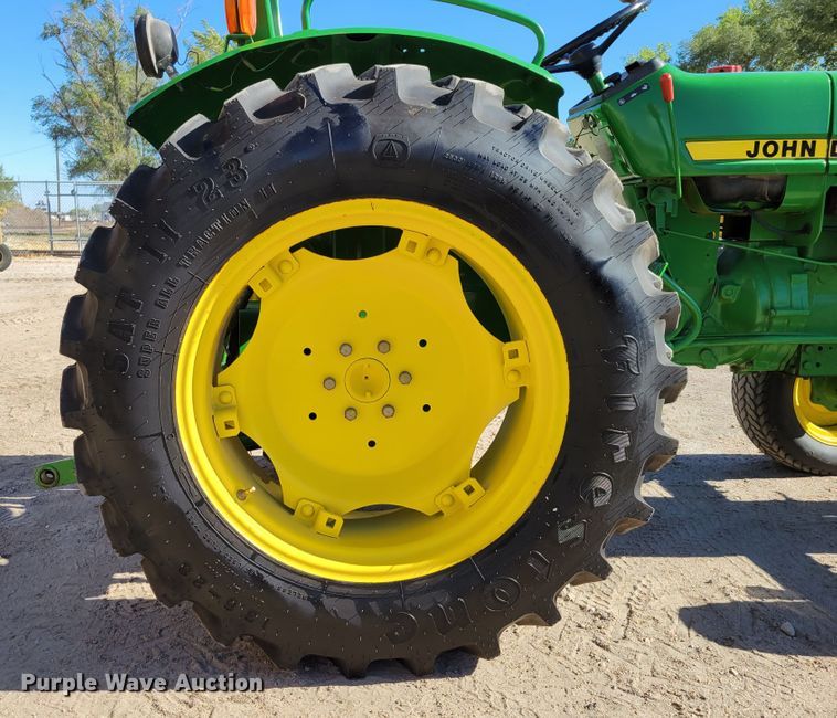 image for item JZ9119 1980 John Deere 950  tractor