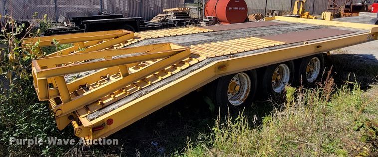 image for item JZ9120 1976 Dakota Trail-eze 109-2000  equipment trailer