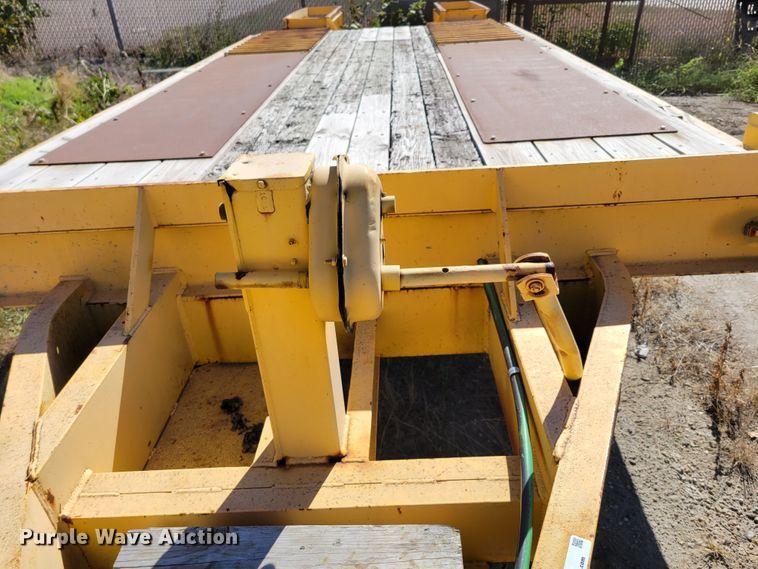 image for item JZ9120 1976 Dakota Trail-eze 109-2000  equipment trailer