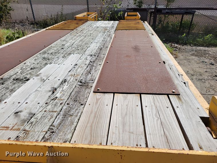 image for item JZ9120 1976 Dakota Trail-eze 109-2000  equipment trailer