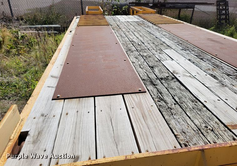 image for item JZ9120 1976 Dakota Trail-eze 109-2000  equipment trailer