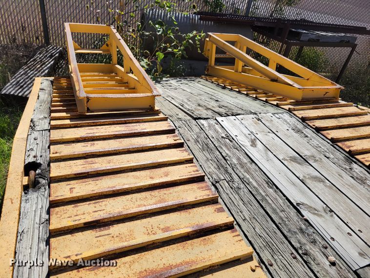 image for item JZ9120 1976 Dakota Trail-eze 109-2000  equipment trailer