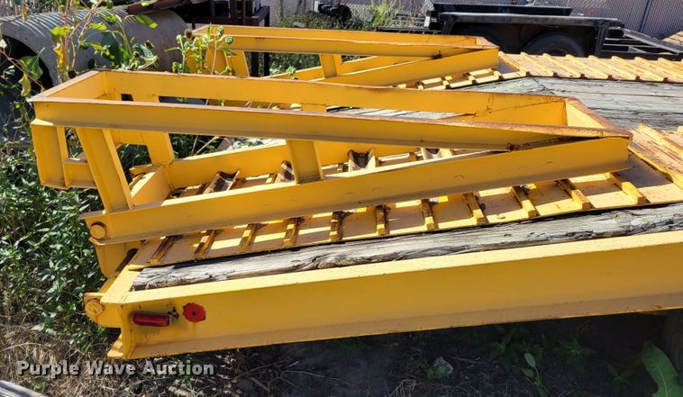 image for item JZ9120 1976 Dakota Trail-eze 109-2000  equipment trailer