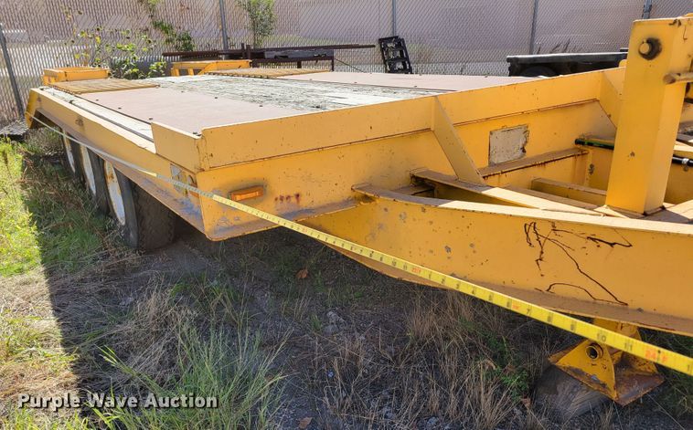 image for item JZ9120 1976 Dakota Trail-eze 109-2000  equipment trailer