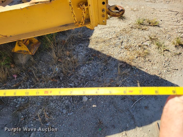 image for item JZ9120 1976 Dakota Trail-eze 109-2000  equipment trailer