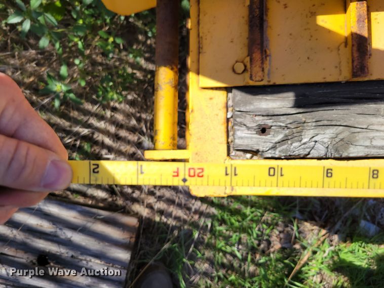 image for item JZ9120 1976 Dakota Trail-eze 109-2000  equipment trailer