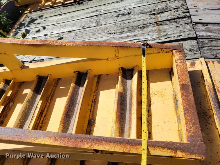 image for item JZ9120 1976 Dakota Trail-eze 109-2000  equipment trailer