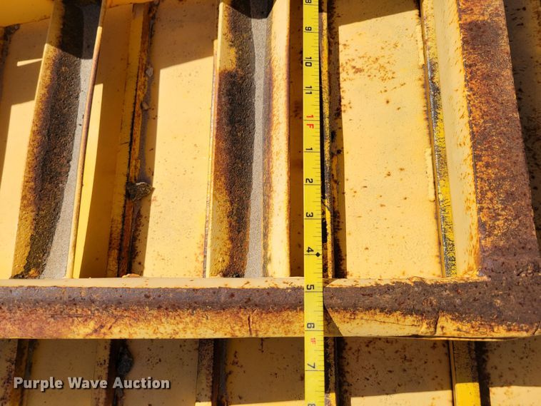 image for item JZ9120 1976 Dakota Trail-eze 109-2000  equipment trailer