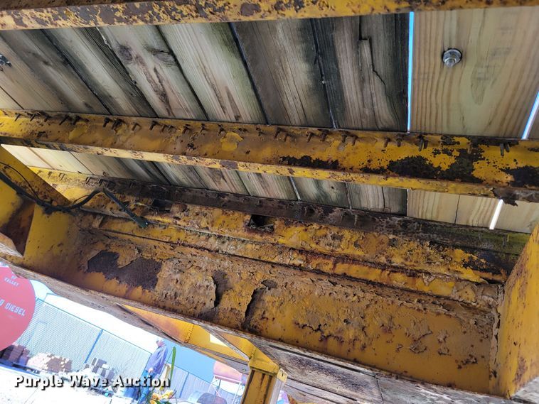 image for item JZ9120 1976 Dakota Trail-eze 109-2000  equipment trailer