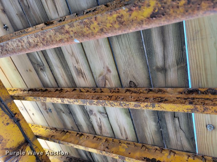 image for item JZ9120 1976 Dakota Trail-eze 109-2000  equipment trailer