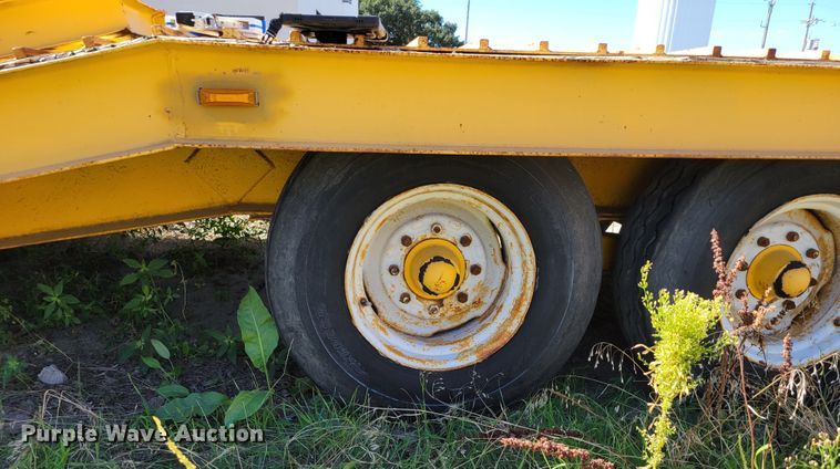 image for item JZ9120 1976 Dakota Trail-eze 109-2000  equipment trailer
