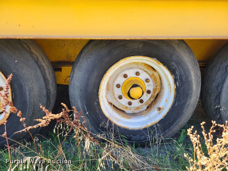 image for item JZ9120 1976 Dakota Trail-eze 109-2000  equipment trailer