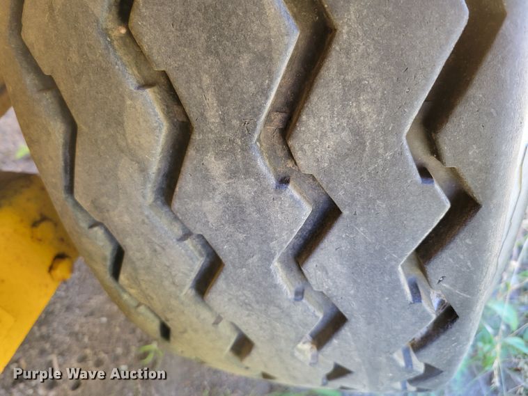 image for item JZ9120 1976 Dakota Trail-eze 109-2000  equipment trailer