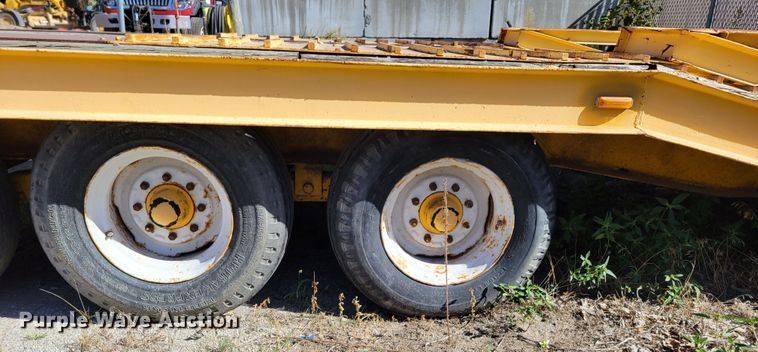 image for item JZ9120 1976 Dakota Trail-eze 109-2000  equipment trailer