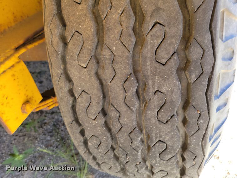 image for item JZ9120 1976 Dakota Trail-eze 109-2000  equipment trailer