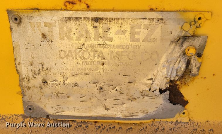 image for item JZ9120 1976 Dakota Trail-eze 109-2000  equipment trailer
