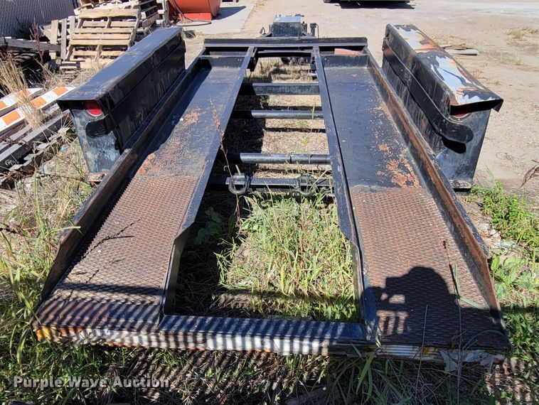 image for item JZ9121 1981 Ditch Witch T-8  tilt deck equipment trailer