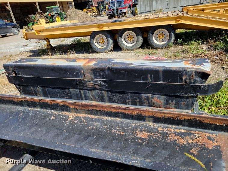 image for item JZ9121 1981 Ditch Witch T-8  tilt deck equipment trailer