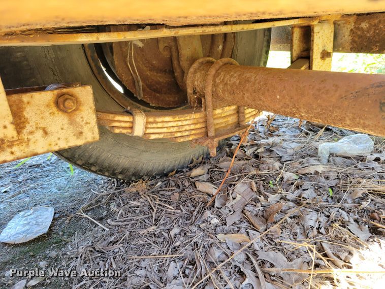 image for item JZ9121 1981 Ditch Witch T-8  tilt deck equipment trailer