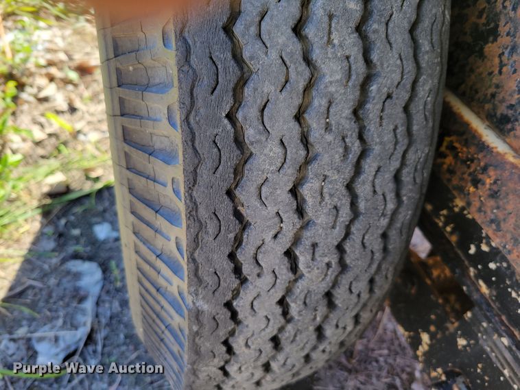 image for item JZ9121 1981 Ditch Witch T-8  tilt deck equipment trailer