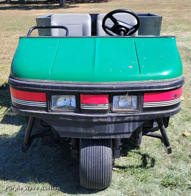 image for item JZ9132 2001 Cushman Turf-Truckster 898656  utility vehicle