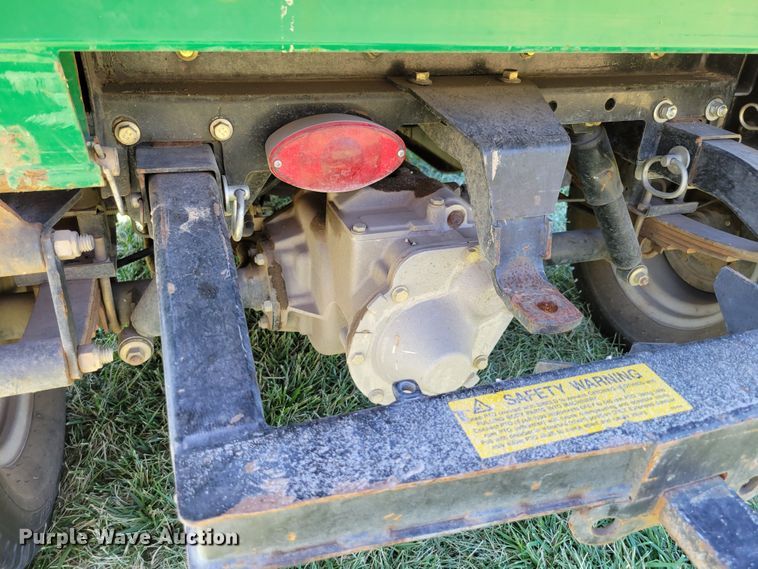 image for item JZ9132 2001 Cushman Turf-Truckster 898656  utility vehicle