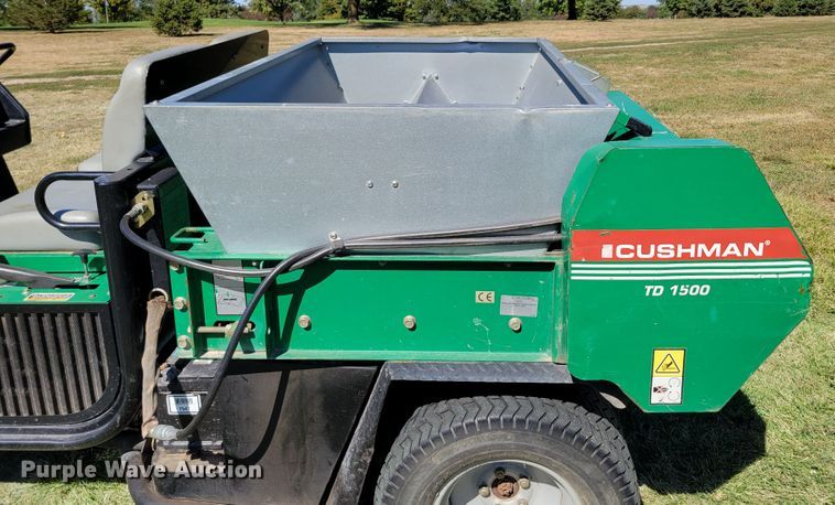 image for item JZ9132 2001 Cushman Turf-Truckster 898656  utility vehicle