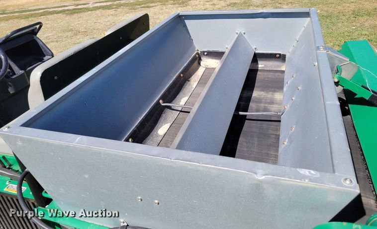 image for item JZ9132 2001 Cushman Turf-Truckster 898656  utility vehicle