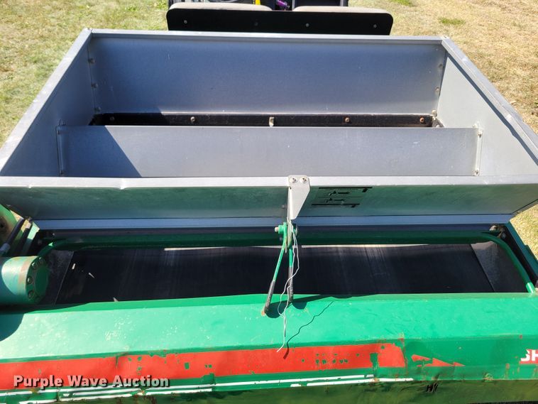 image for item JZ9132 2001 Cushman Turf-Truckster 898656  utility vehicle