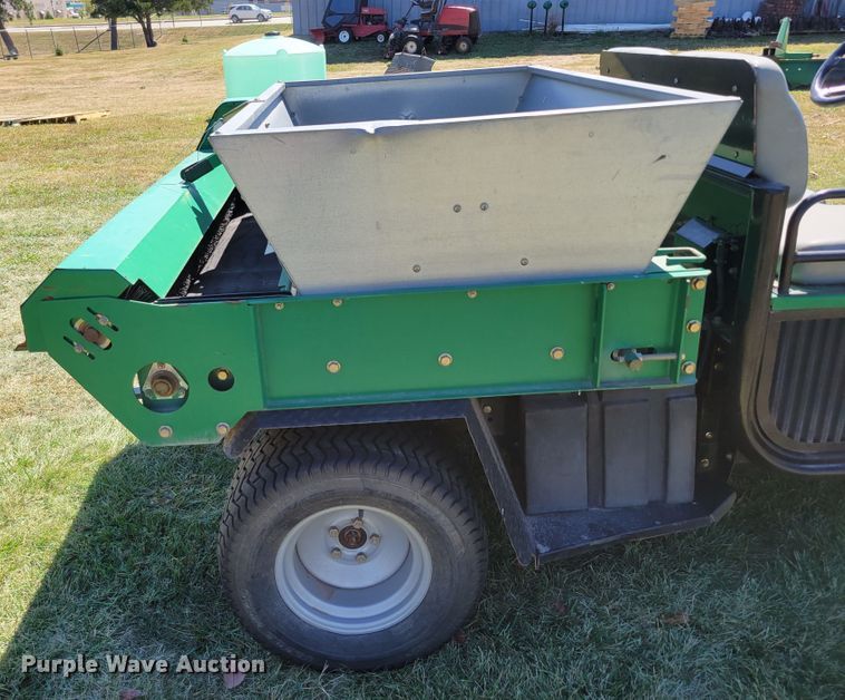 image for item JZ9132 2001 Cushman Turf-Truckster 898656  utility vehicle