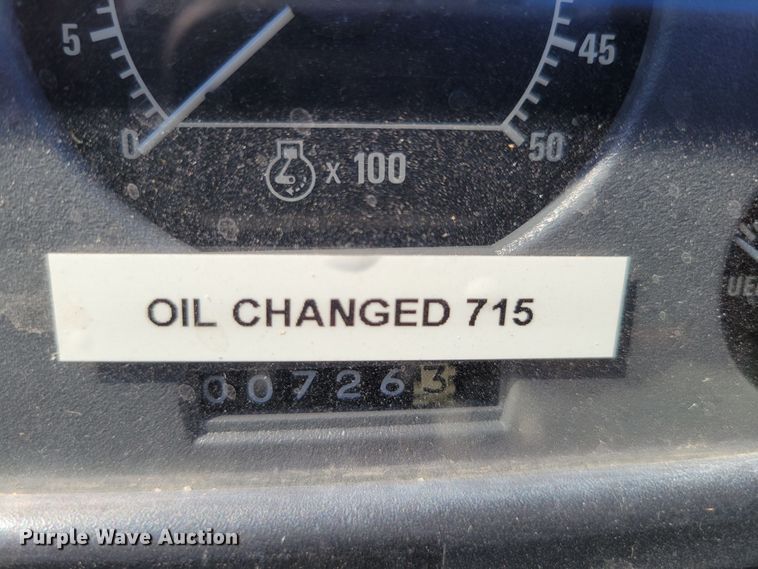 image for item JZ9132 2001 Cushman Turf-Truckster 898656  utility vehicle