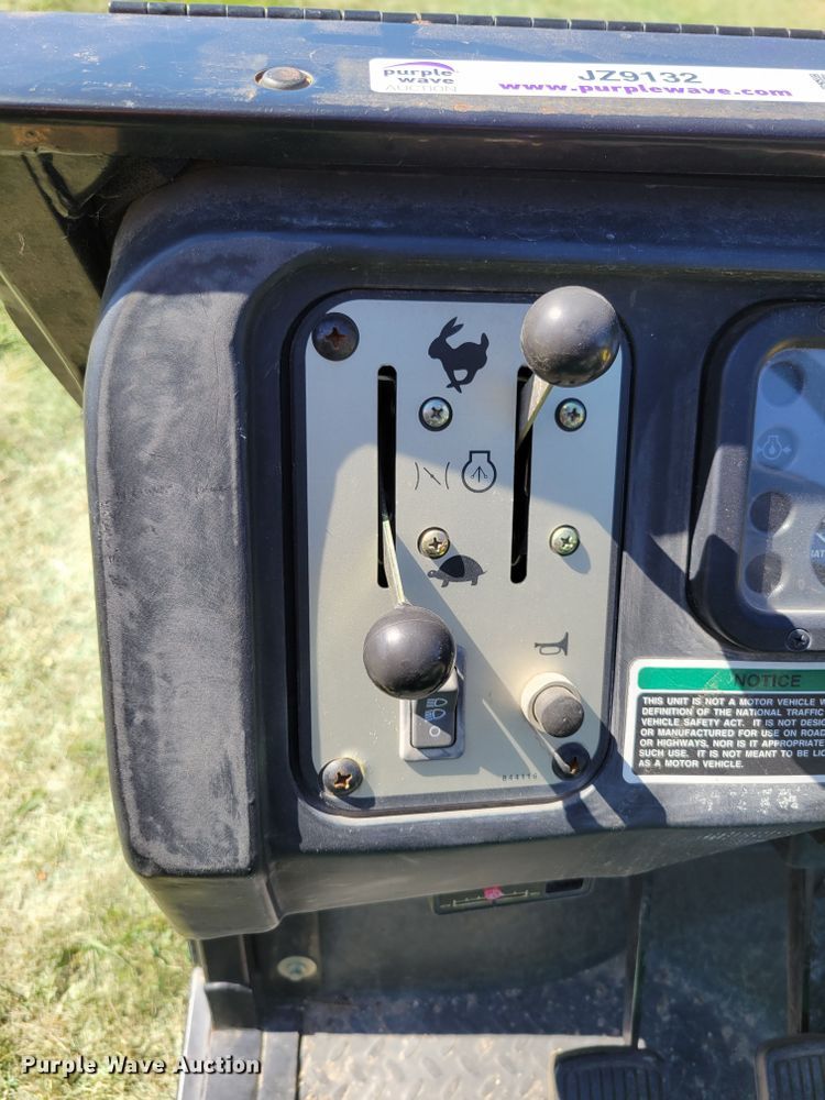 image for item JZ9132 2001 Cushman Turf-Truckster 898656  utility vehicle