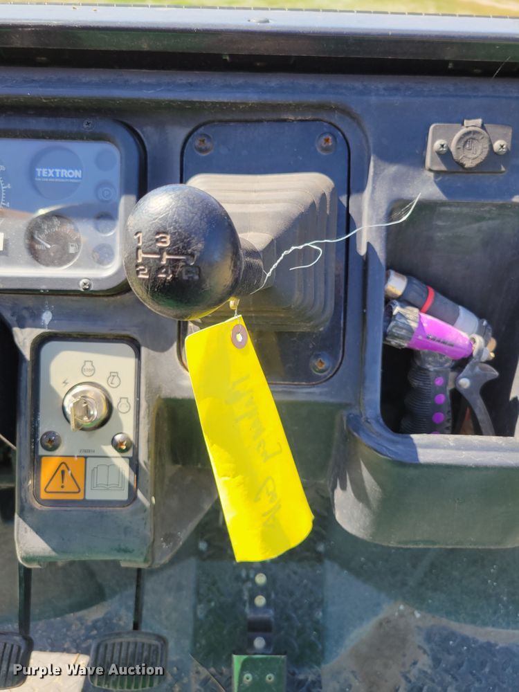 image for item JZ9132 2001 Cushman Turf-Truckster 898656  utility vehicle