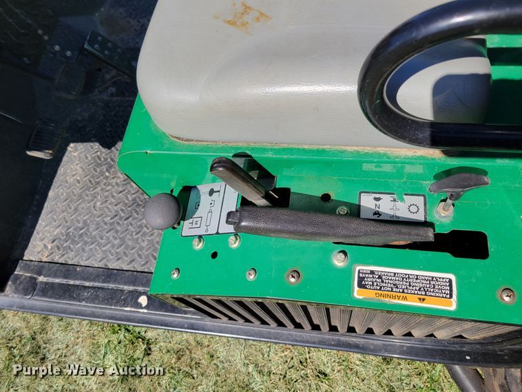 image for item JZ9132 2001 Cushman Turf-Truckster 898656  utility vehicle