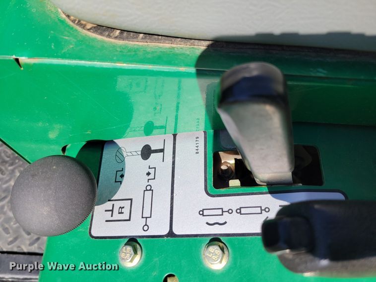 image for item JZ9132 2001 Cushman Turf-Truckster 898656  utility vehicle