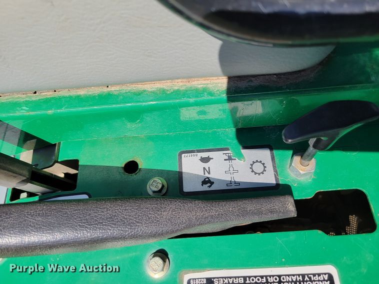 image for item JZ9132 2001 Cushman Turf-Truckster 898656  utility vehicle