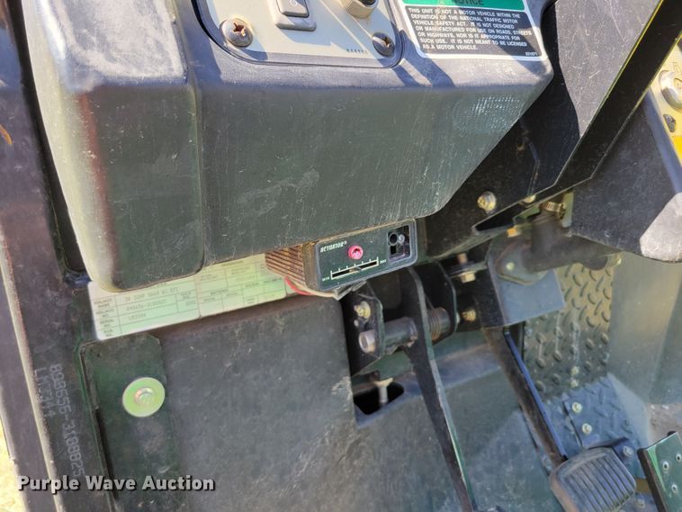 image for item JZ9132 2001 Cushman Turf-Truckster 898656  utility vehicle