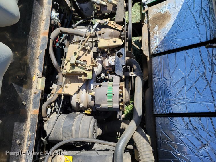 image for item JZ9132 2001 Cushman Turf-Truckster 898656  utility vehicle