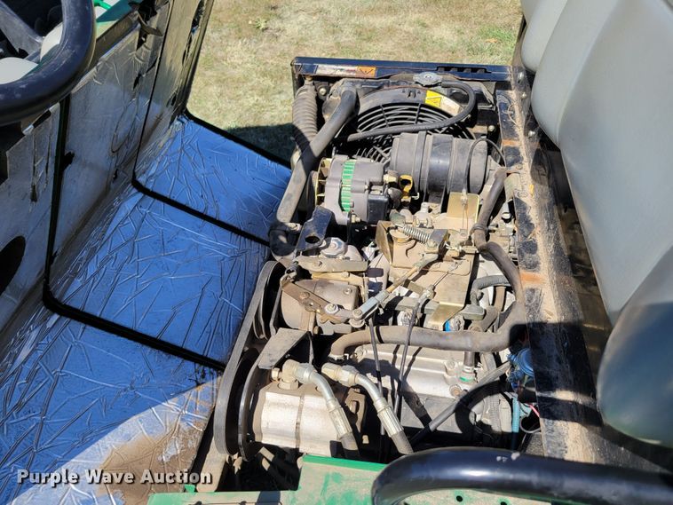 image for item JZ9132 2001 Cushman Turf-Truckster 898656  utility vehicle