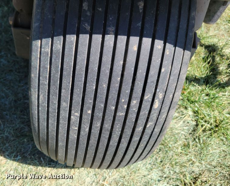 image for item JZ9132 2001 Cushman Turf-Truckster 898656  utility vehicle