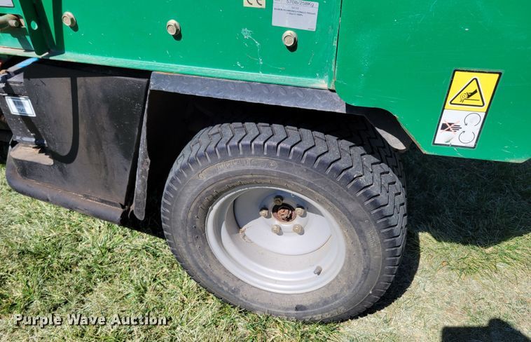 image for item JZ9132 2001 Cushman Turf-Truckster 898656  utility vehicle